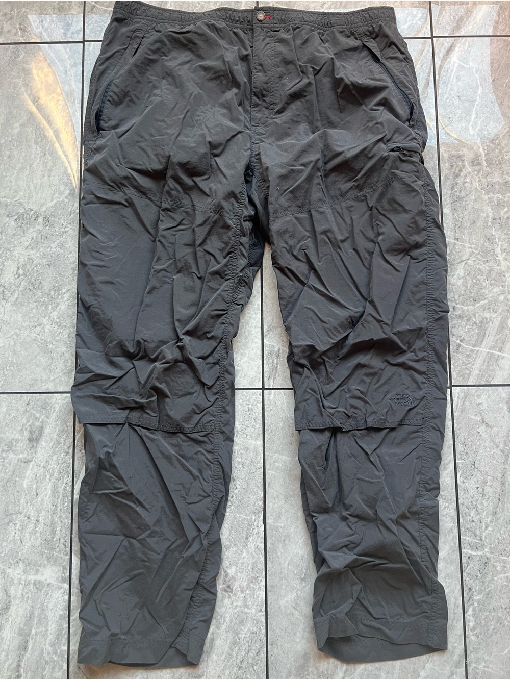 The North Face Men's Hiking Cargo Pants V608546 Gray Nylon Zippers Logo Sz XL